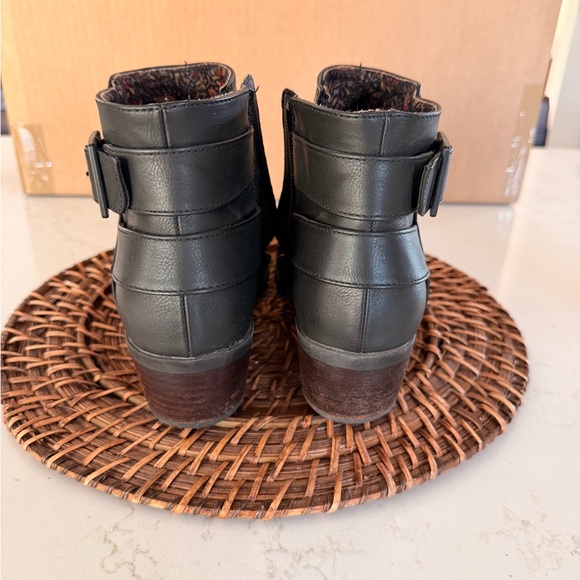 BOC Lydia Black Leather Ankle Booties - Picture 3 of 8